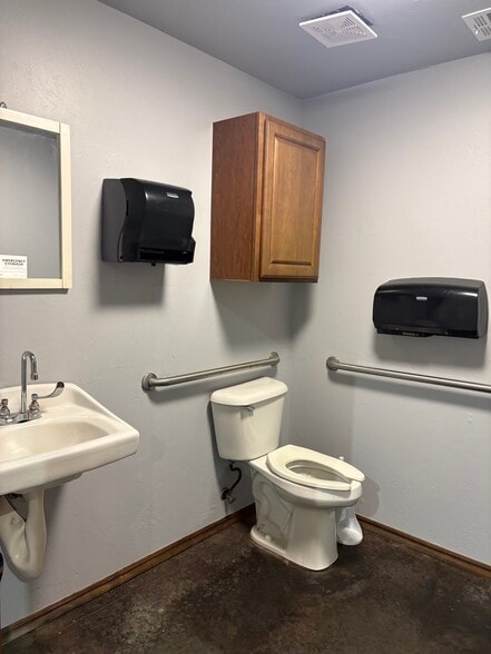 More Photos Of 9708 NW 6th St, Oklahoma City Distribution For Lease