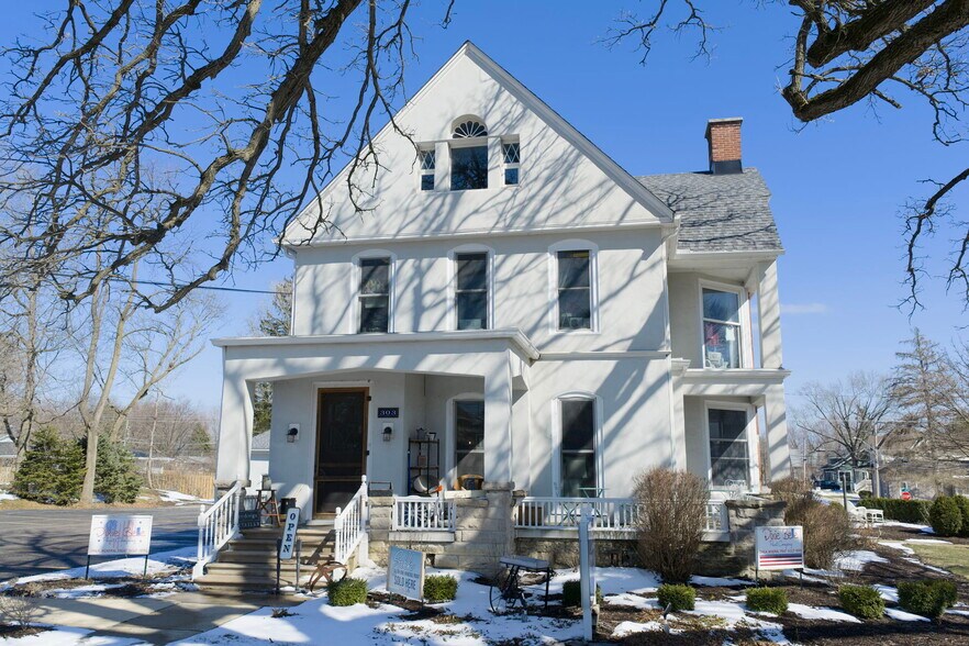 More Photos Of 303 N Main St, Elburn General Retail For Sale
