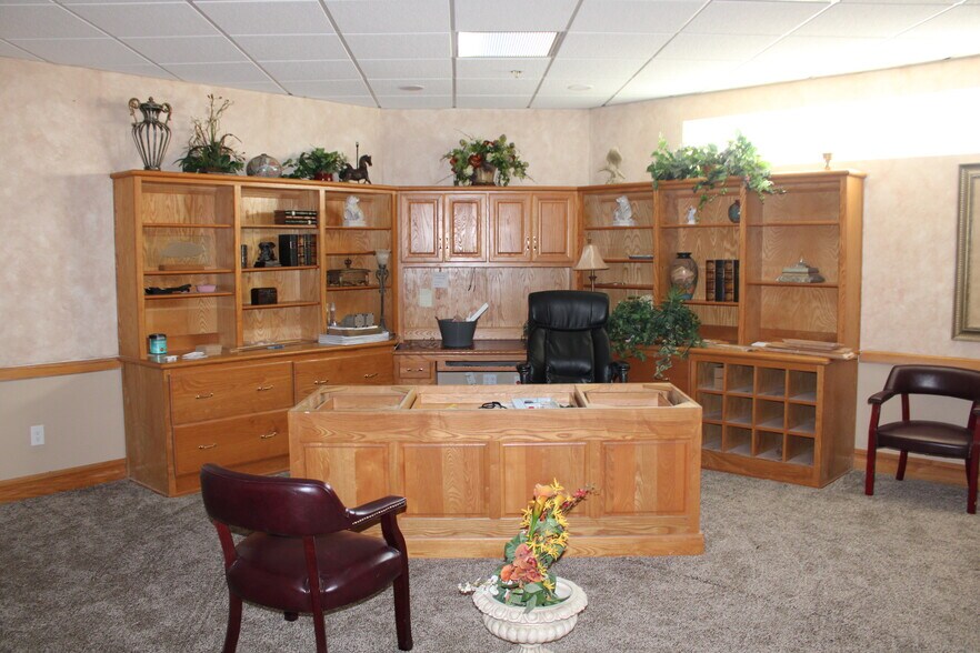 More Photos Of 110 Athens St, Tarpon Springs Light Manufacturing For Sale