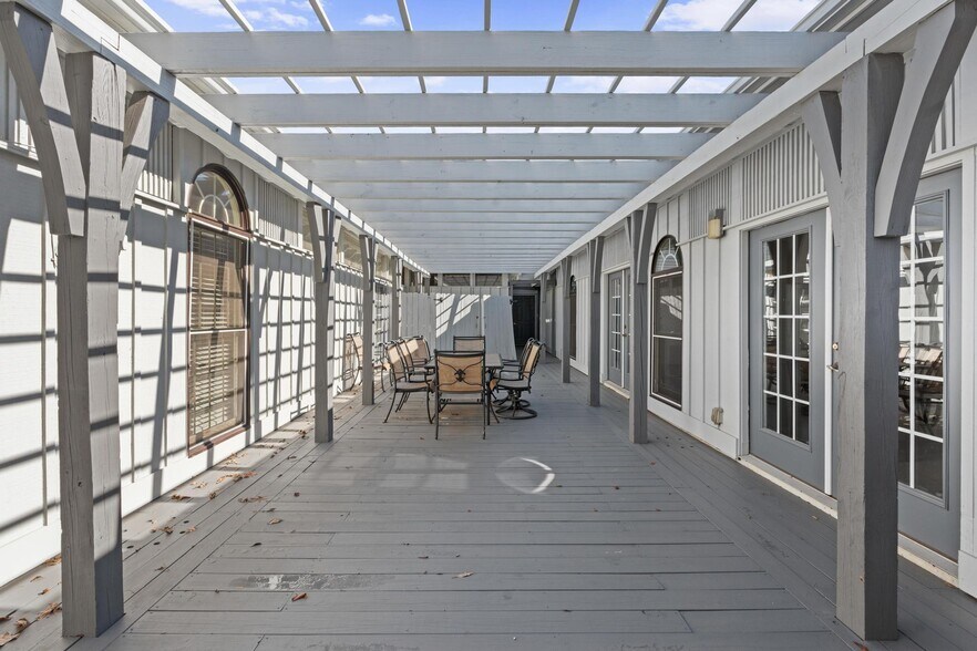 More Photos Of 1016 Everee Inn Rd, Griffin Business Park For Sale