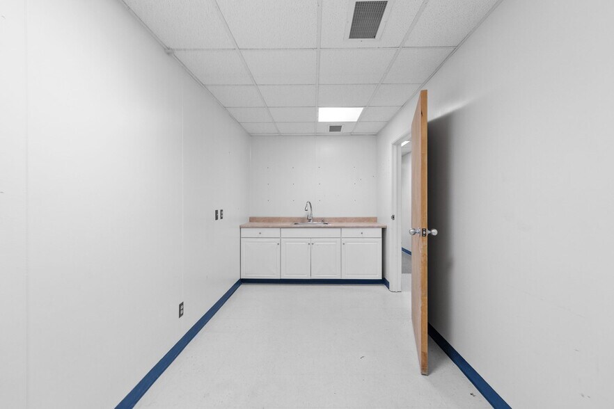 More Photos Of 1730 Amherst St, Winchester Medical For Sale