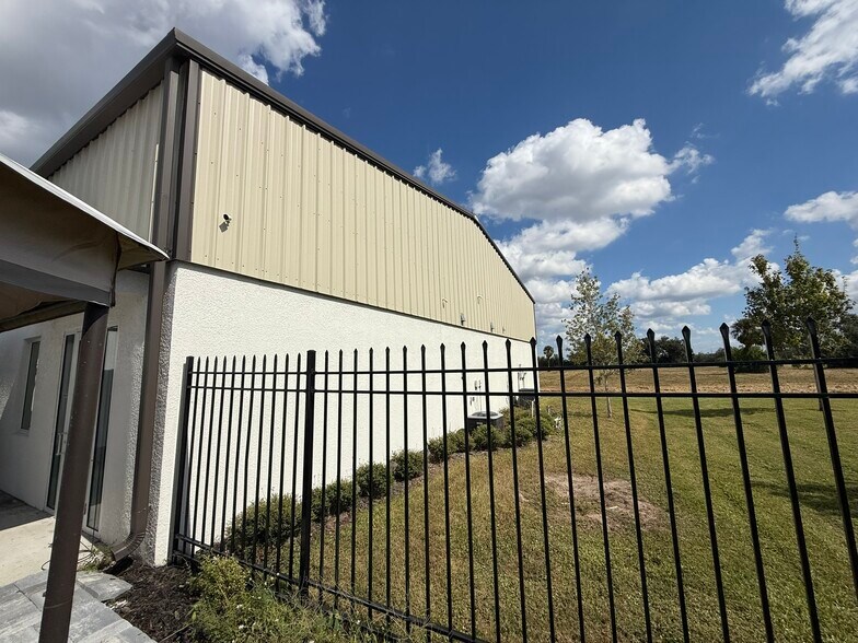 More Photos Of 6860 28th St Cir, Sarasota Warehouse For Sale