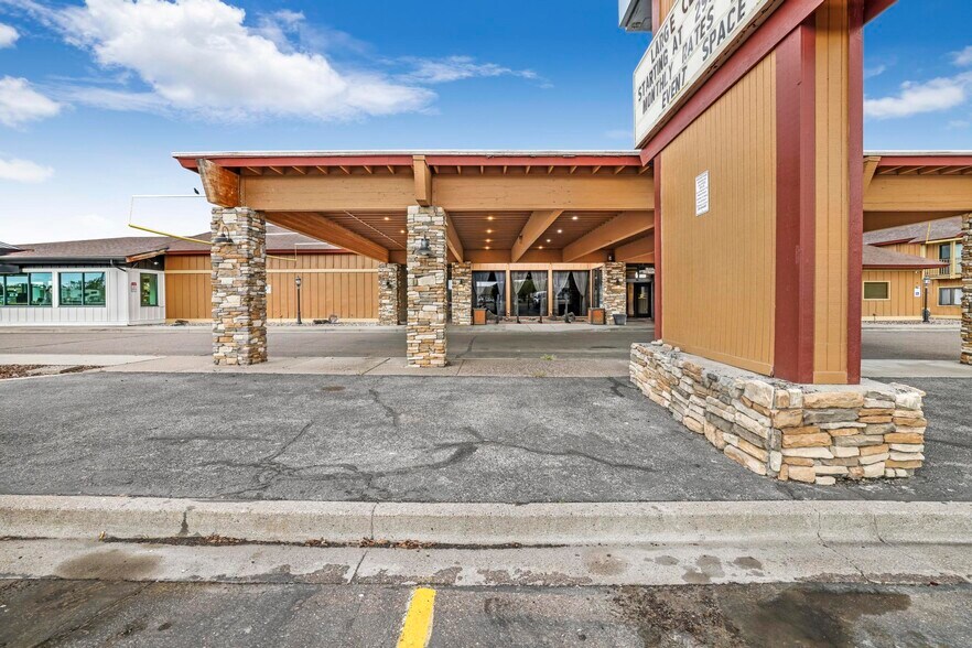 More Photos Of 1351 Blue Lakes N Blvd, Twin Falls Storefront Retail Office For Lease
