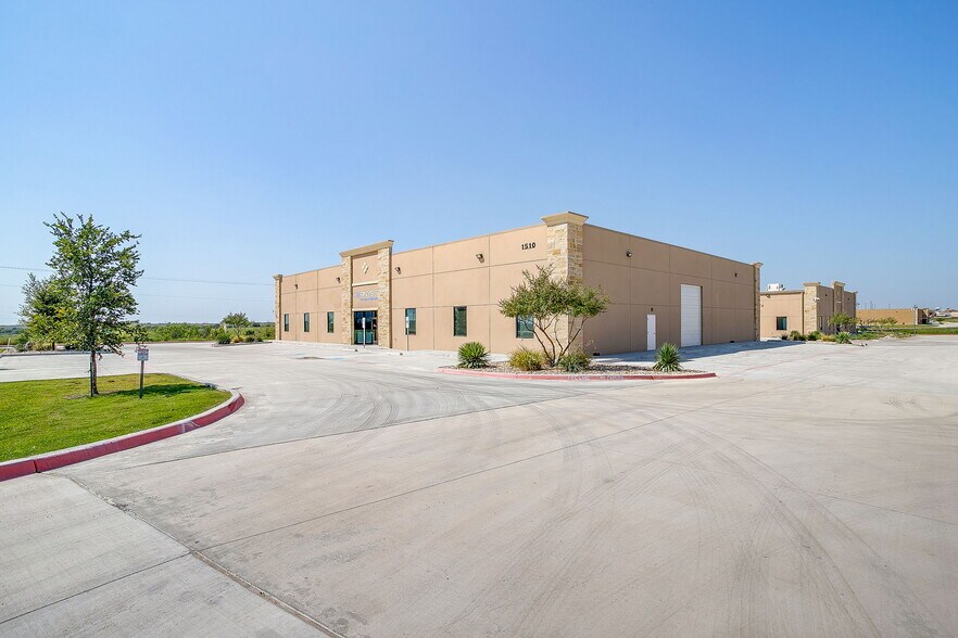 More Photos Of 1510 Markum Ranch Rd, Fort Worth Warehouse For Lease