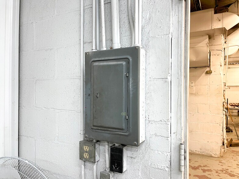 More Photos Of 459 Southgate Dr, Tomahawk Industrial For Sale