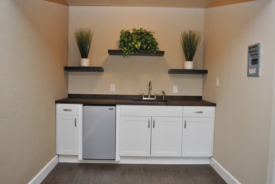 More Photos Of 5710 4th St N, Saint Petersburg Office Residential For Sale