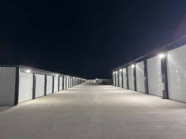 More Photos Of 1308 Adair Ct SW, Cedar Rapids Self Storage For Sale