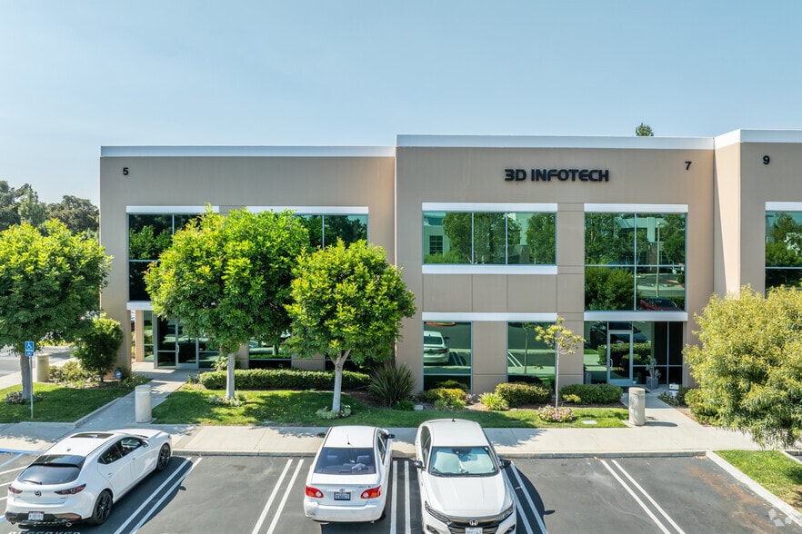 More Photos Of 5-11 Hubble Dr, Irvine Light Manufacturing For Sale