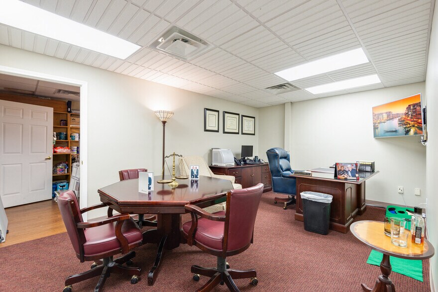 More Photos Of 122 S Calhoun St, Tallahassee Office For Lease