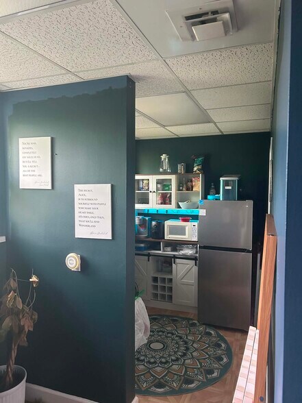 More Photos Of 250 Foxglove Dr, Mount Sterling Medical For Lease