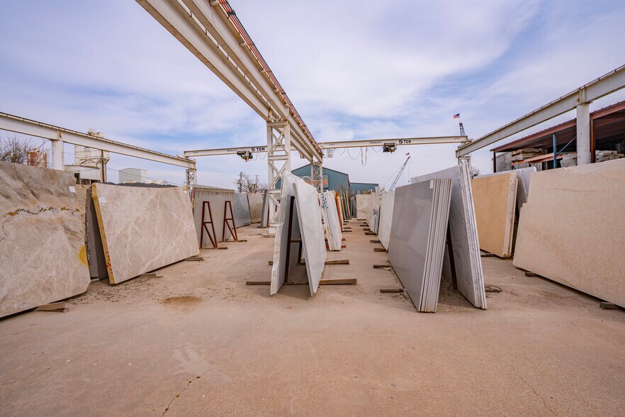 More Photos Of 10582 Spangler Rd, Dallas Manufacturing For Sale