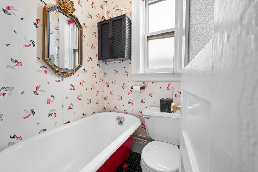 More Photos Of 3172 44th St, Astoria Multifamily For Sale