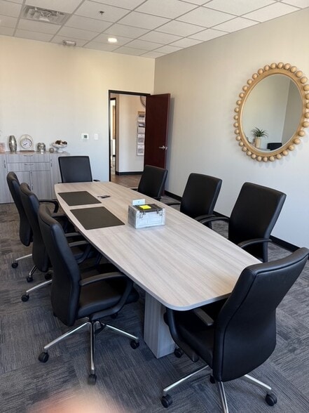 More Photos Of 200 E 8th St, Georgetown Storefront Retail Office For Lease