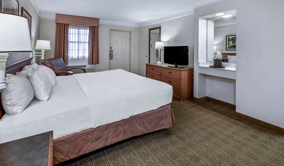 More Photos Of 6410 N Interstate 35, San Antonio Hotel For Sale