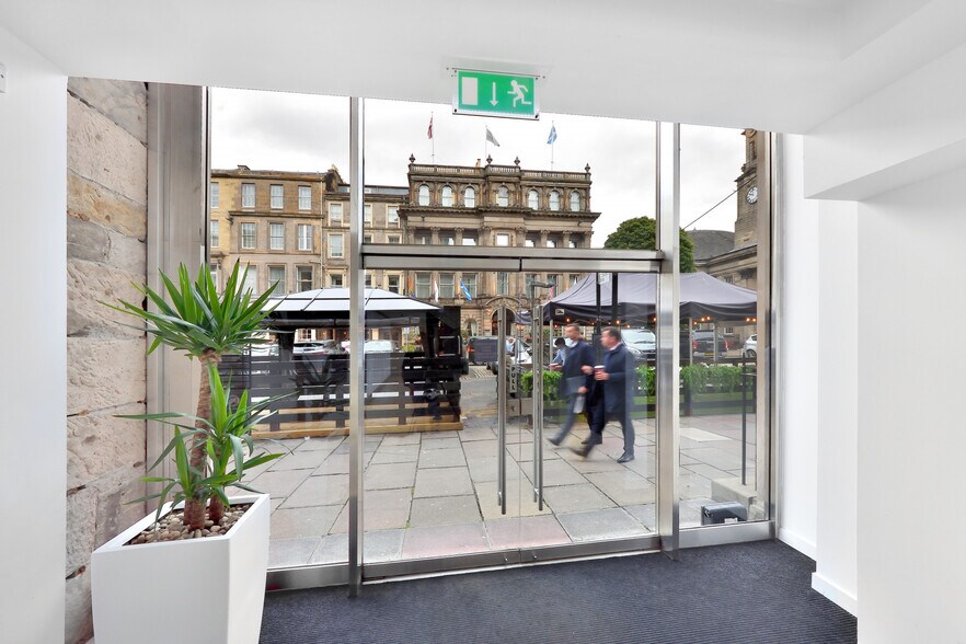 More Photos Of 18 George St, Edinburgh Office For Lease