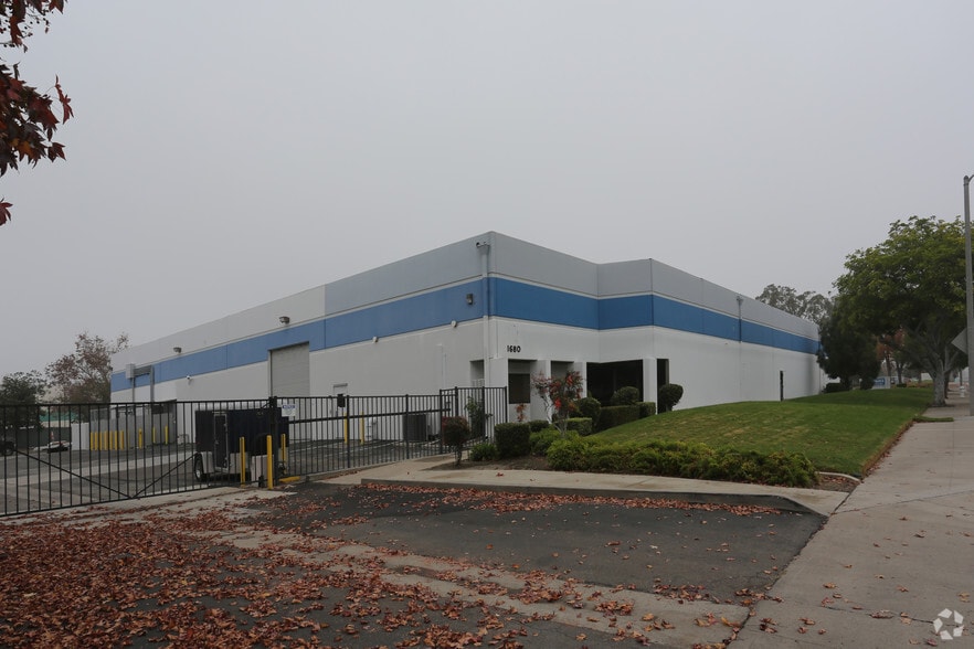 More Photos Of 1670-1680 Sunflower Ave, Costa Mesa Warehouse For Lease