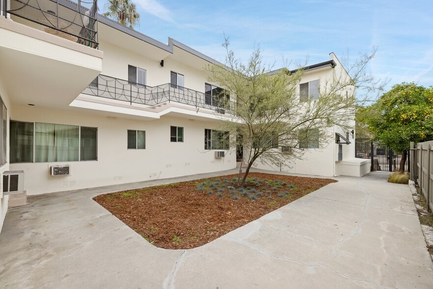 More Photos Of 200 N Rampart Blvd, Los Angeles Apartments For Sale