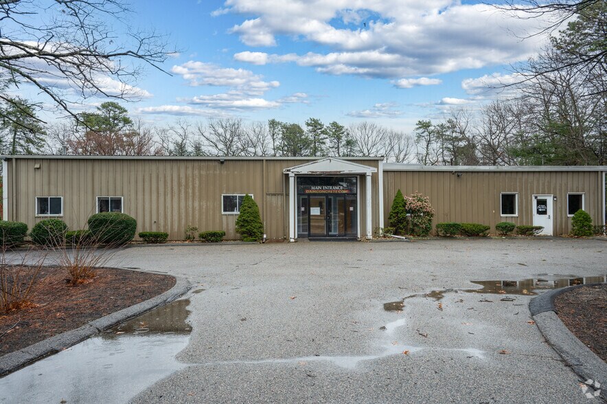 More Photos Of 50 Aldrin Rd, Plymouth Flex For Lease