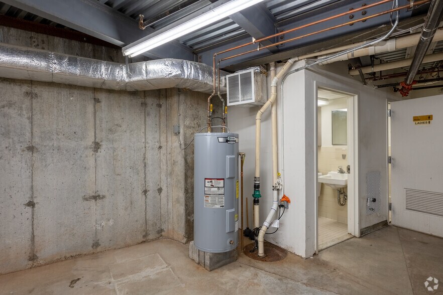 More Photos Of 44 W Allendale Ave, Allendale Freestanding For Sale