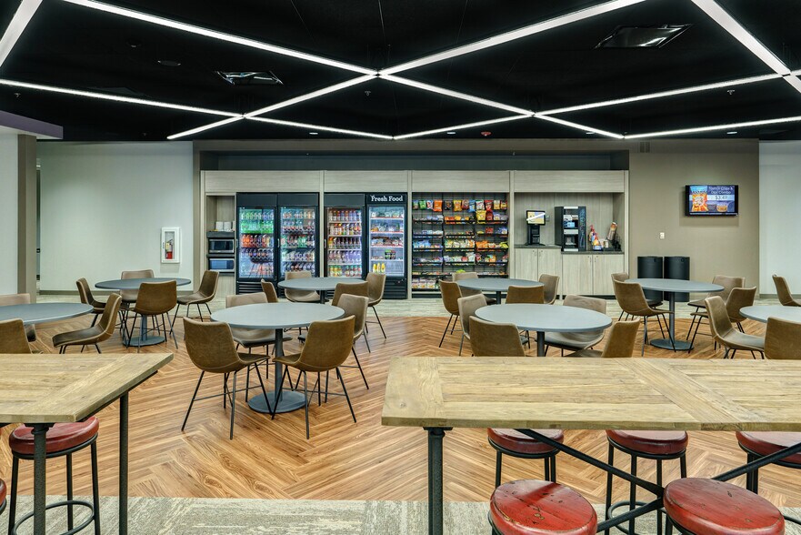 More Photos Of 3100 Easton Square Pl, Columbus Office For Lease
