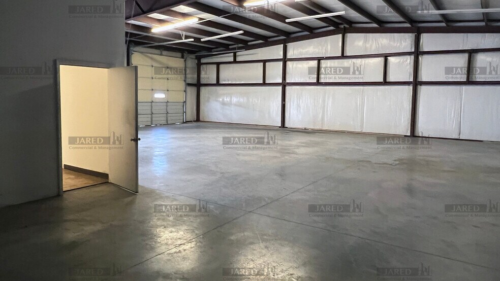 More Photos Of 2800 E 33rd Ter, Joplin Warehouse For Lease