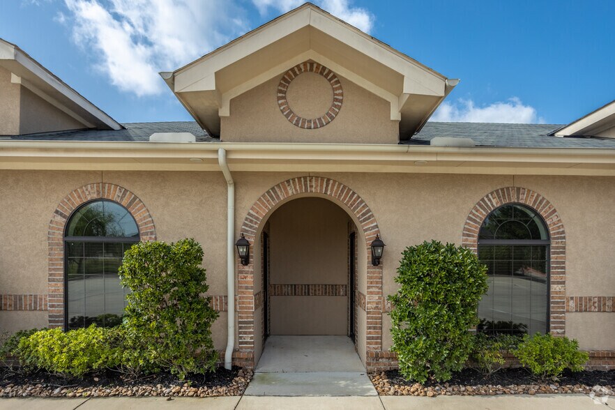 More Photos Of 7115 FM 2920, Spring Unknown For Lease