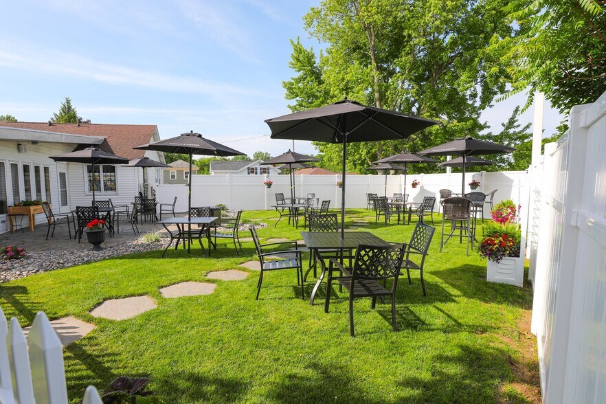 More Photos Of 9 Willow St, Oswego Restaurant For Sale