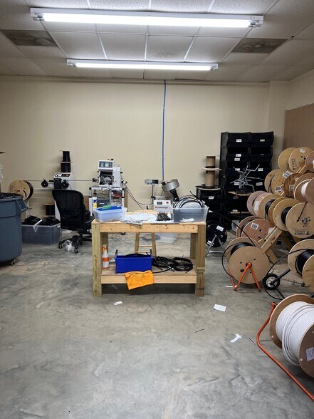 More Photos Of 415 Flint Ave, Albany Office For Sale