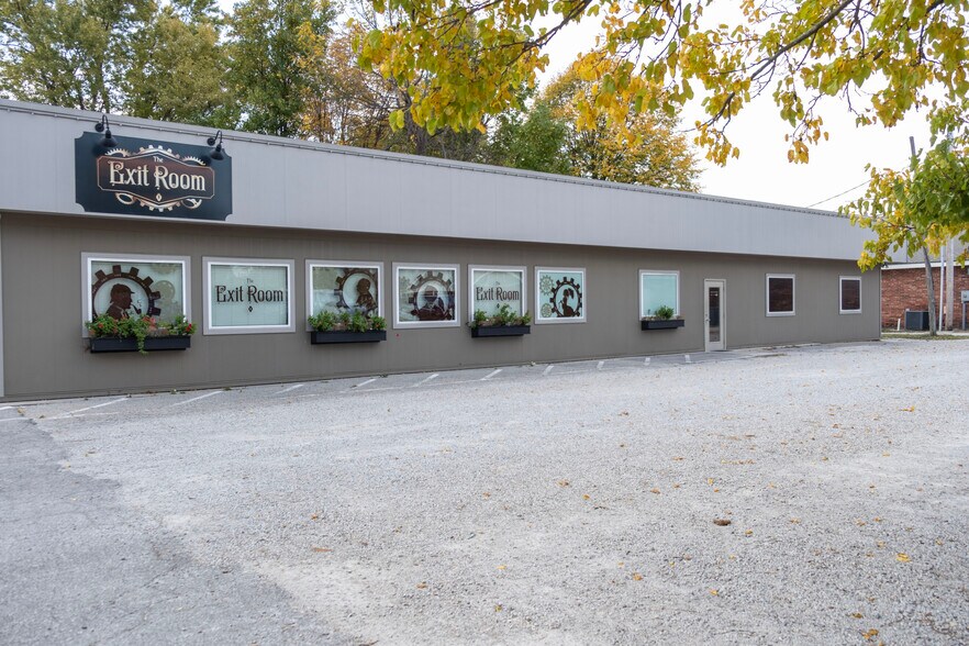 More Photos Of 304 SW Market St, Lee's Summit General Retail For Sale