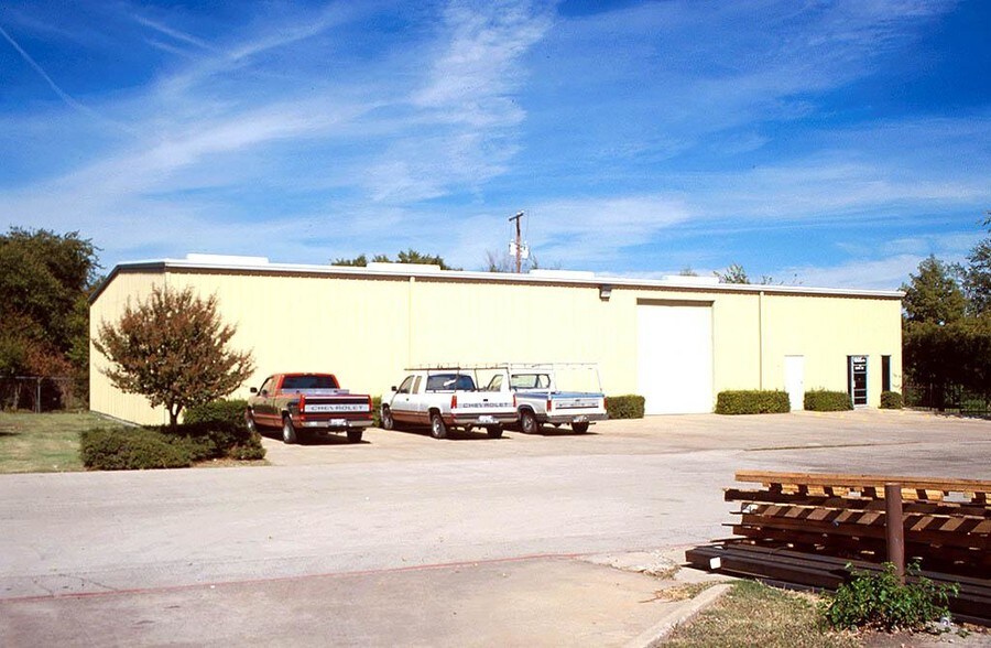 More Photos Of 1502 S I-35 E, Lancaster Warehouse For Lease