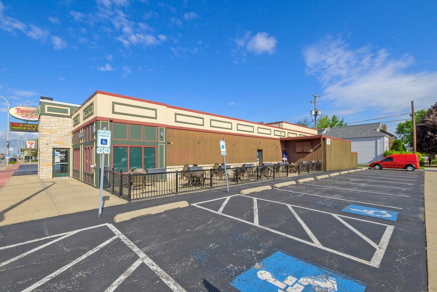 More Photos Of 3422 W 95th St, Evergreen Park Restaurant For Sale