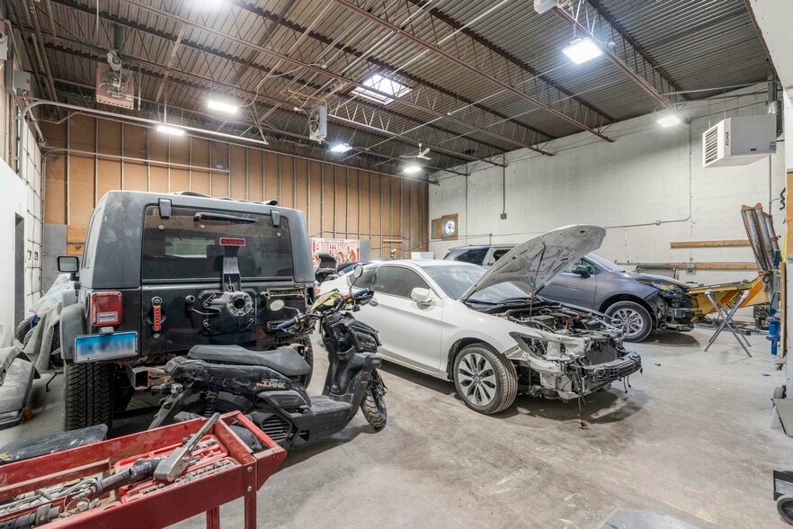 More Photos Of 85-87 James St, East Hartford Flex For Sale