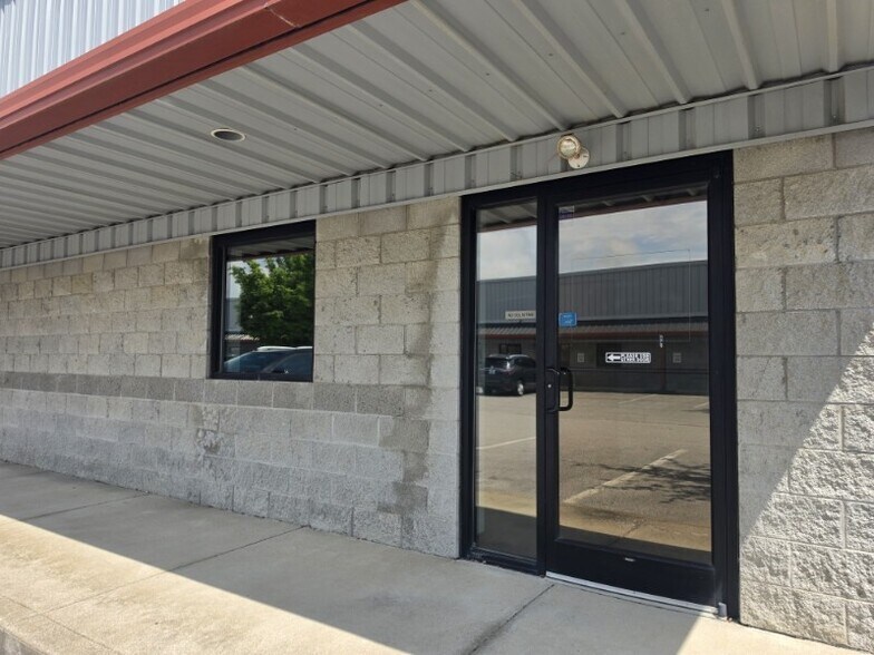 More Photos Of 1030 Elizabeth St, Nicholasville Self Storage For Lease