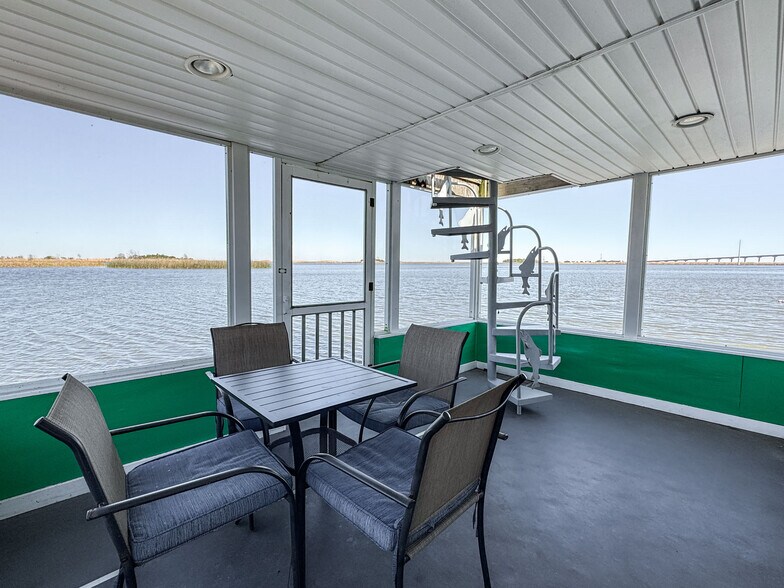 More Photos Of 309 Water St, Apalachicola Marina For Sale