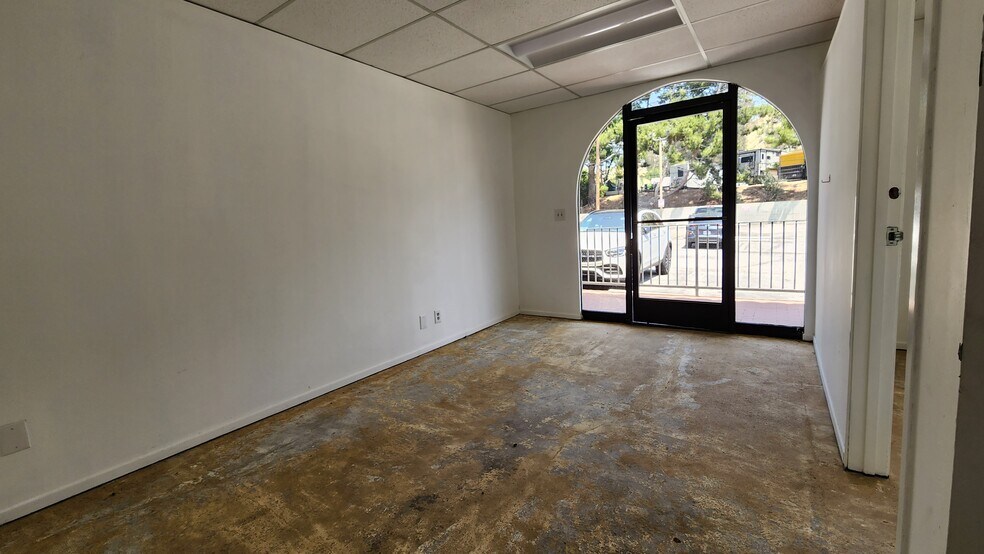 More Photos Of 9795 Cabrini Dr, Burbank Loft Creative Space For Lease