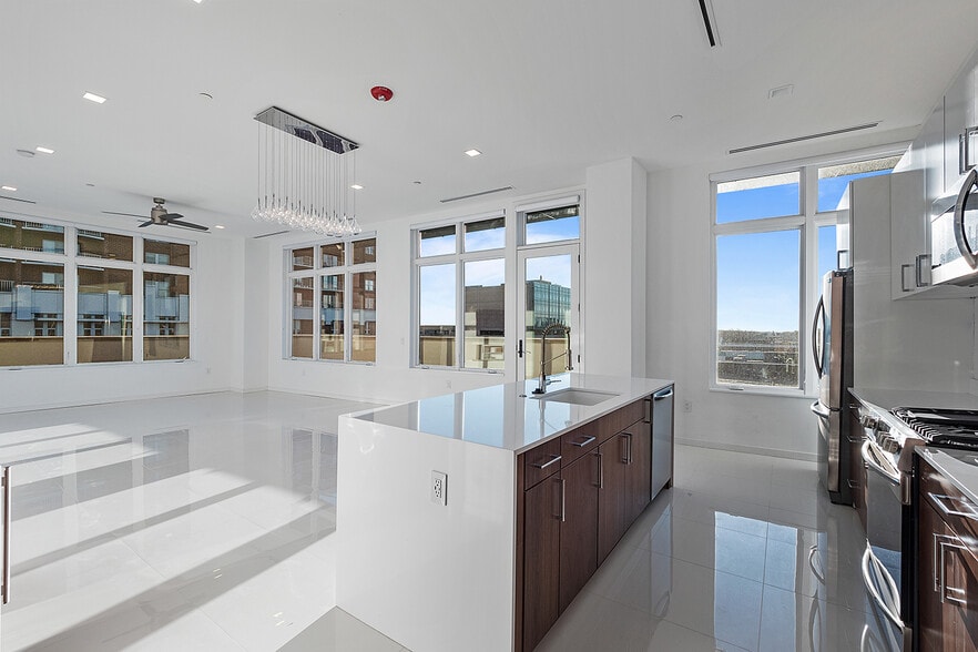 More Photos Of 400 S Old Woodward Ave, Birmingham Apartments For Sale