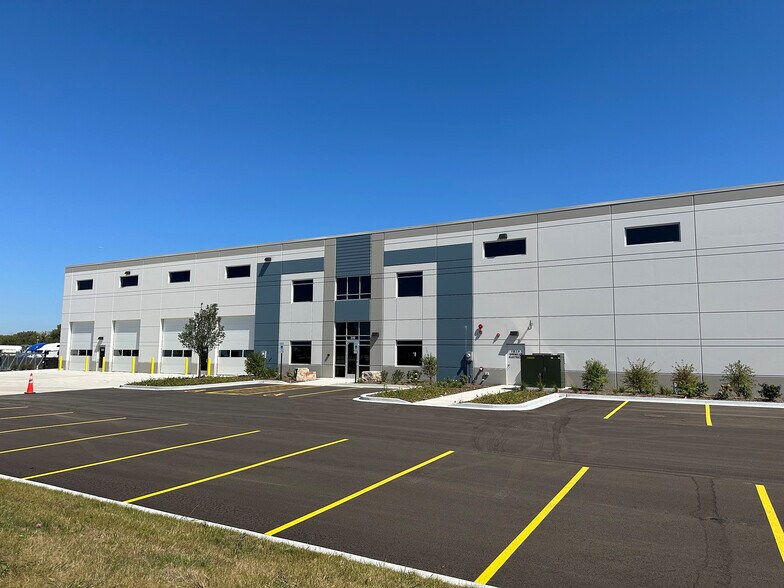 More Photos Of 305 Miles Pky, Bartlett Truck Terminal For Lease