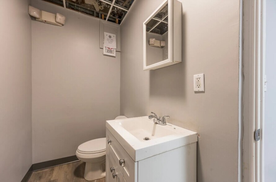 More Photos Of 531-545 Main St, Worcester Office For Sale