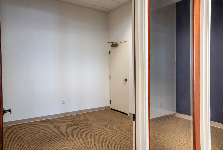 More Photos Of 180 Lithia Way, Ashland Office Residential For Sale