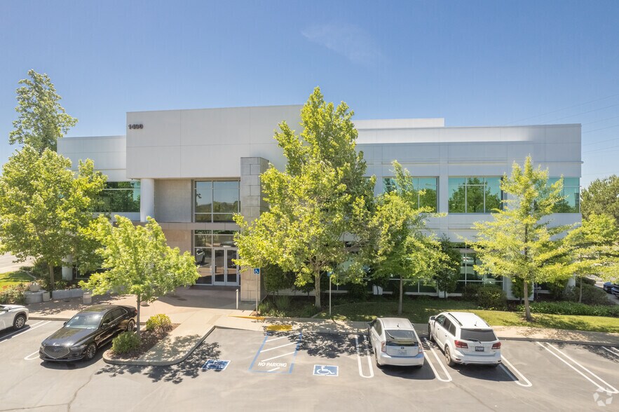 More Photos Of 1490 Stone Point Dr, Roseville Office For Lease