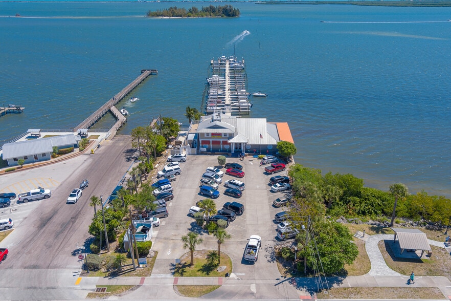 More Photos Of 806 Indian River Dr, Sebastian Marina For Sale