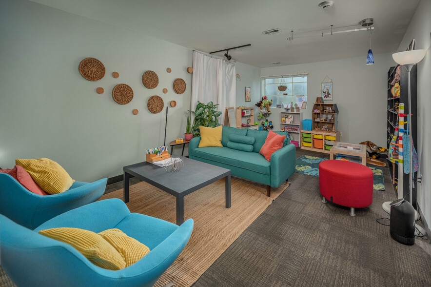 More Photos Of 1219 SE Lafayette St, Portland Loft Creative Space For Sale