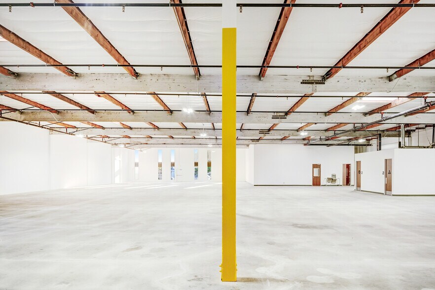 More Photos Of 7101 Case Ave, North Hollywood Warehouse For Lease