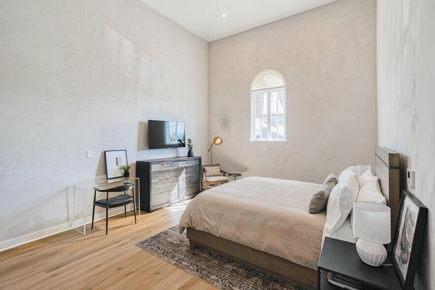 More Photos Of 1124 Castillo St, Santa Barbara Hotel For Sale