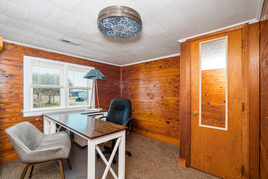 More Photos Of 1113 Lennoxville Rd, Beaufort Loft Creative Space For Sale