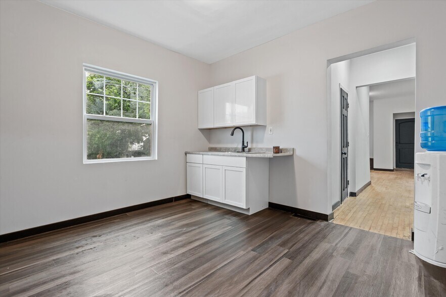 More Photos Of 1322 W Concordia Ave, Milwaukee Multifamily For Sale