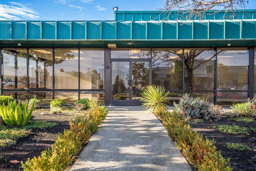 More Photos Of 1300 Industrial Rd, San Carlos Research And Development For Lease