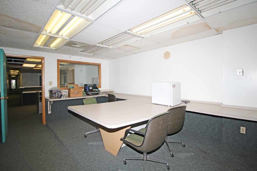 More Photos Of 8030 Bennett St, Pittsburgh Self Storage For Sale