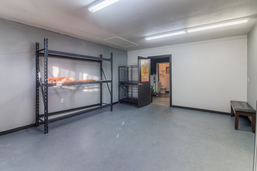 More Photos Of 4813 Tieton Dr, Yakima Storefront Retail Office For Sale