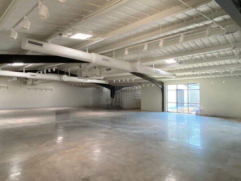 More Photos Of 6513 Burnet Ln, Austin Office For Sale